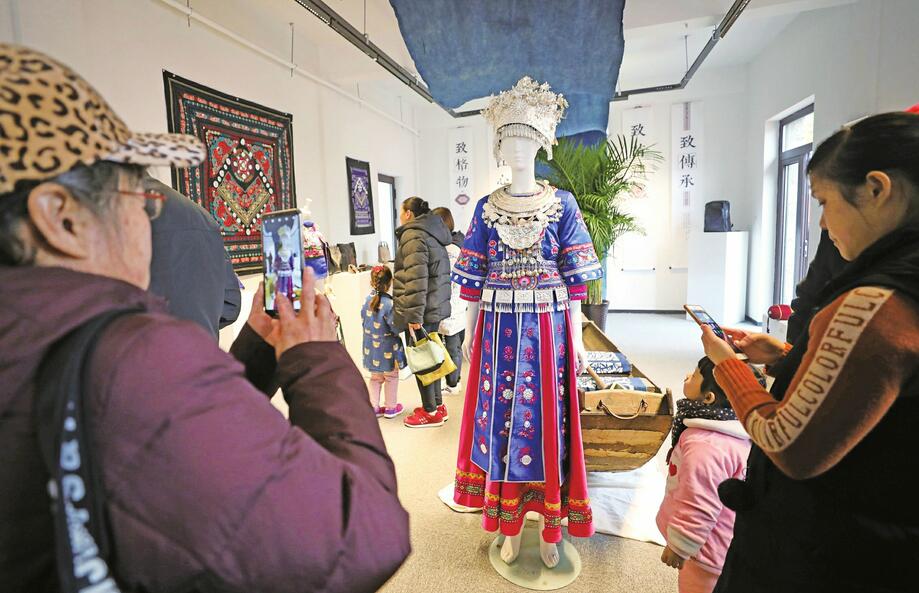 百花洲畔手牵手 东西协作情谊浓