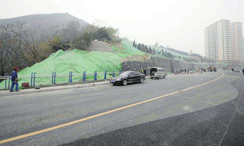 和平路东延等三条路通车 今年列入计划的28条瓶颈路已打通24条