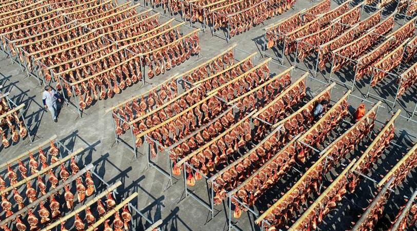 浙江金华：火腿“日光浴” 晒出好品质