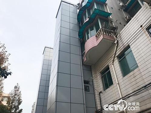 【在习近平新时代中国特色社会主义思想指引下——新时代 新作为 新篇章】党建引领惠民工程 九旬“悬空老人”圆了“电梯梦”