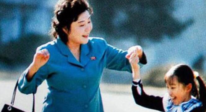 终于退休了！75岁朝鲜女主播李春姬退休 咆哮“粉红佳人”阳刚之气