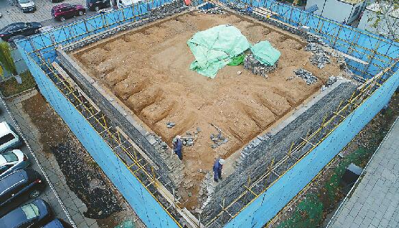 大明湖风景区南侧钟楼台基墙体加固 顶部增排水管道