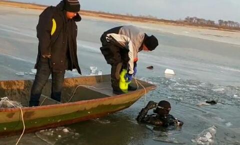 惨不忍睹!男子凿冰捕鱼溺亡 渔具都留在了冰面上一个冰窟窿旁