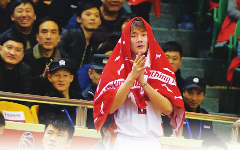 丁彦雨航去留两彷徨!留在美国打不上球 回归山东又不甘心