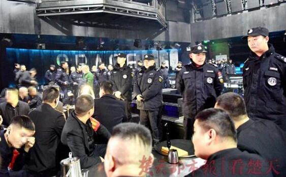 现场实拍！武汉清查娱乐场所1000多家 共清查110人带回审查80人