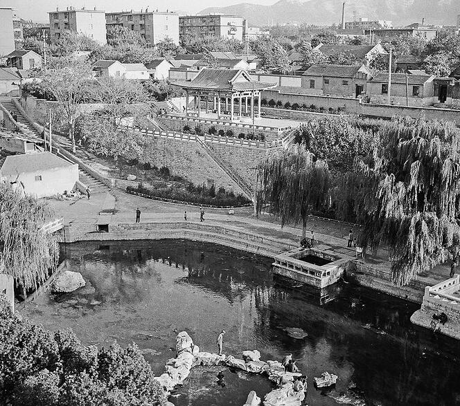 一湖泉水 一环城色