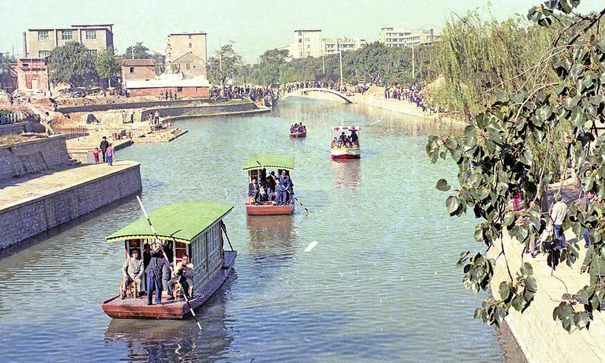 一湖泉水 一环城色