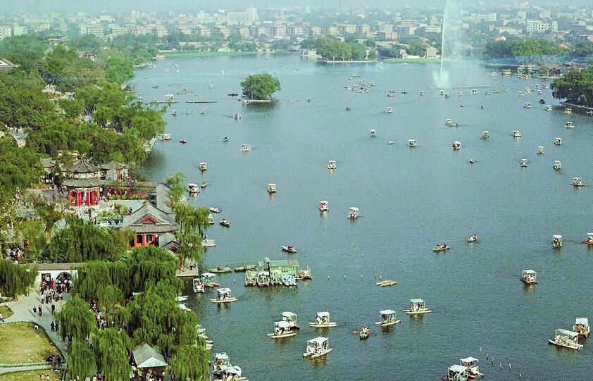 一湖泉水 一环城色