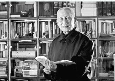 感动泪目!老教授捐奖金房产写入遗嘱 吴易风自称