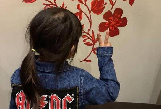 JJ就剩你还没长大了!三岁小周周身高 连林俊杰都羡慕评论:长好快哦