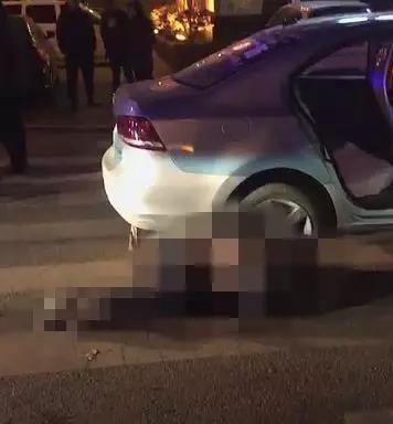 【惊悚实拍】男子被打后遭碾压竟为这?头部蜷缩到胸部画面诡异