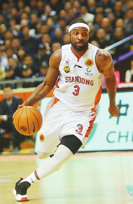 山东全华班 无惧德比战：劳森有望顺利回归 莫泰替身又成难题