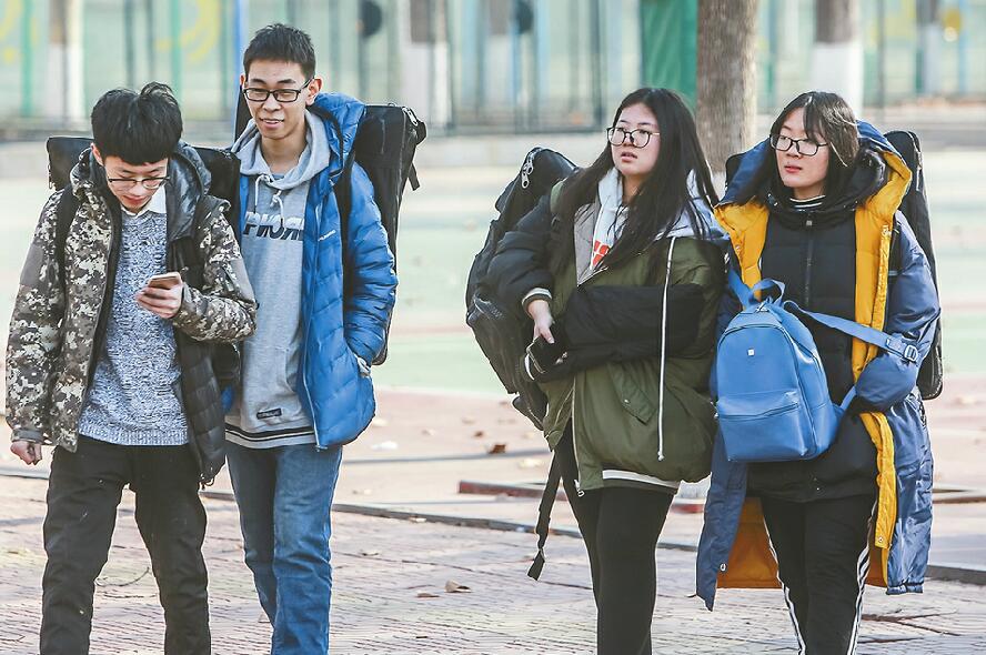 山东美术、编导类统考昨进行 报名人数比去年多近7600人