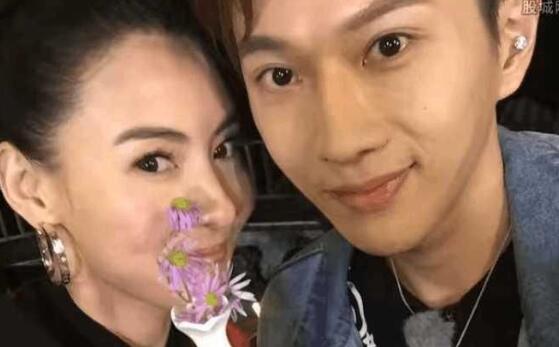 终于真相了？张柏芝承认三胎晒满月照 与友人合影现绝美尖下巴