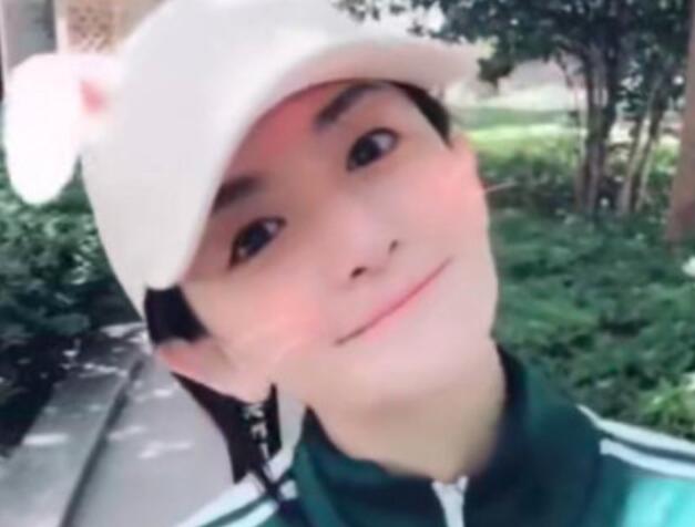 遇到了劲敌?谢娜女儿模仿力强 她的这项