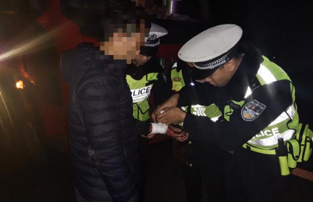 人生不易何弃疗!司机高速割腕自杀 生活不顺情绪爆发