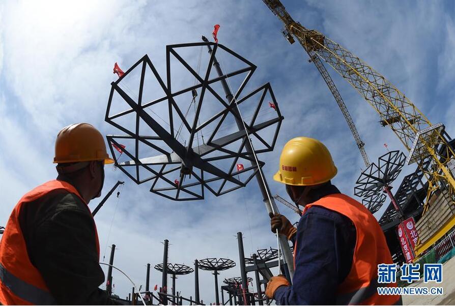 以习近平同志为核心的党中央引领中国经济发展述评