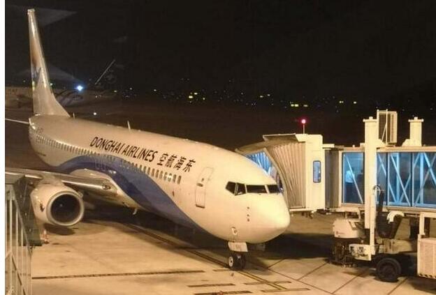 惊心动魄!飞机玻璃裂痕备降武汉怎么回事?详情始末曝光令人惊出一身汗