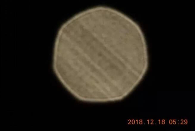 方了！杭州神秘发光体呈七边形 得到的答案却模棱两可