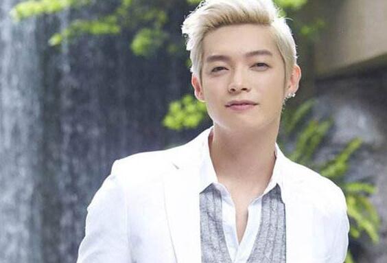 可爱中透着性感！飞轮海全员女装是怎么回事？pick吴尊女装 你呢?