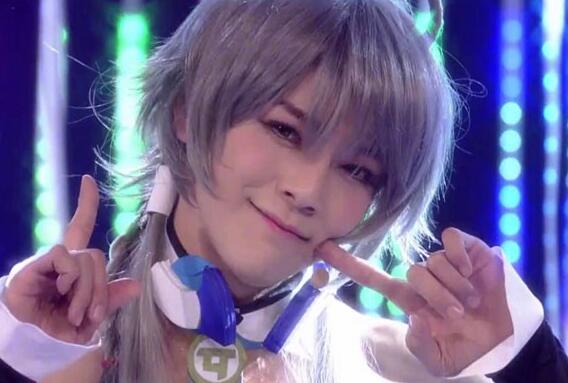 可爱中透着性感！飞轮海全员女装是怎么回事？pick吴尊女装 你呢?