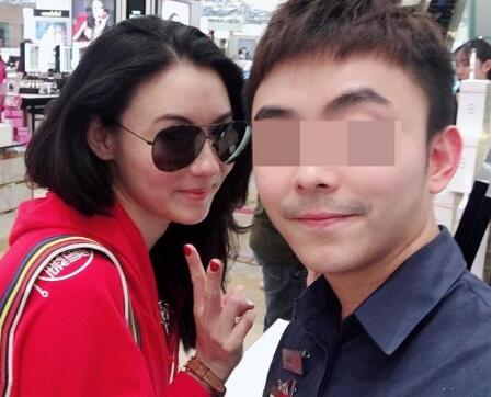 女神逆生长？网友偶遇张柏芝合照 红衣美腿辣妈的