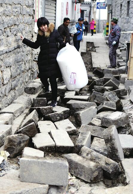 芙蓉泉泉标南移 泉池铺设青石板 起凤桥街也换上了大青石板