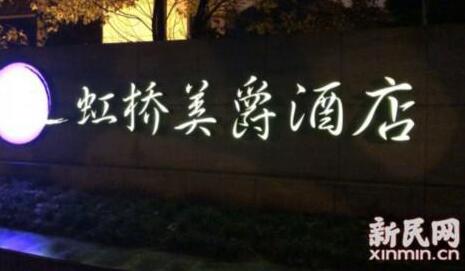 这就是真相!酒店大门砸伤男童究竟怎么回事?事故发生活动竟照常举行