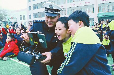 济南交警入选山东省庆祝改革开放40周年感动山东群体
