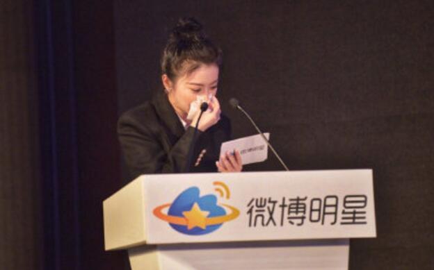 这波操作亮了!景甜回应擤鼻涕是什么梗 大甜甜穿正装干这事把粉丝笑哭