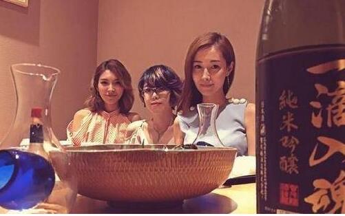 亲密揽腰!朱雨辰恋情公开女友是谁?