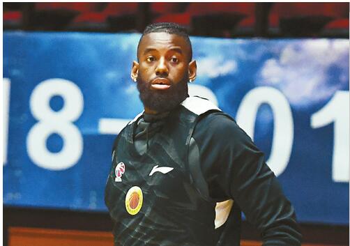 山东男篮终于回归双外援!桑普森“压哨”完成注册 战辽宁有望担当奇兵