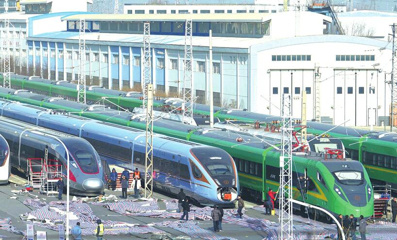 “复兴号”新型动车组首次公开亮相 普速线路将进入动车时代