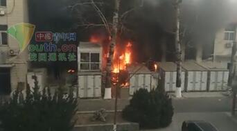 [现场实拍]北京交通大学爆炸怎么回事？2号楼学生进行实验悲剧了