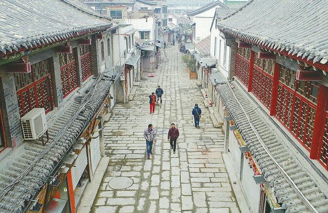 保护老街颜值定下5条“街规” 芙蓉街卖烤串得先把竹签抽掉