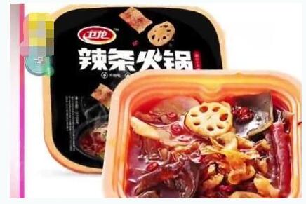 隔着屏幕要吐了!卫龙辣条火锅吃出虫子怎么回事?客服竟这样回应网友炸锅