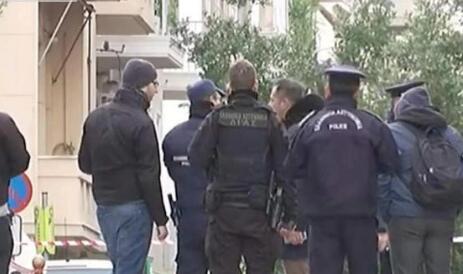 [现场实拍]希腊雅典教堂爆炸是怎么回事？一名警员和教堂管理员受伤