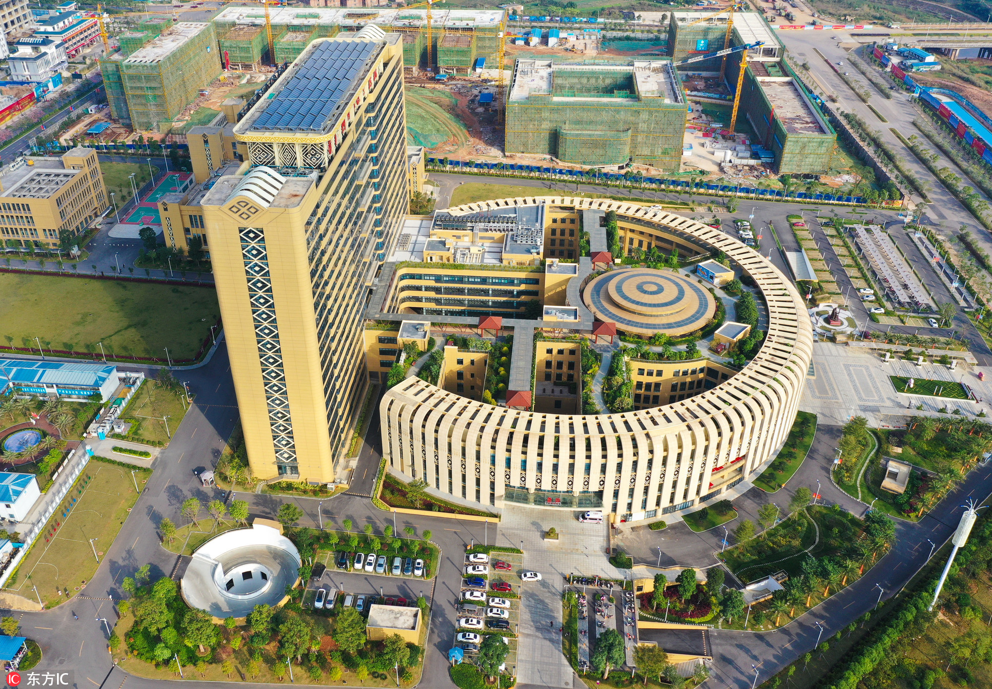 这届网友太皮了!总投资15.56亿大楼遭吐槽:像马桶