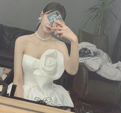 杜海涛知道吗?沈梦辰晒婚纱照是怎么回事?化妆镜前穿露肩婚纱真相