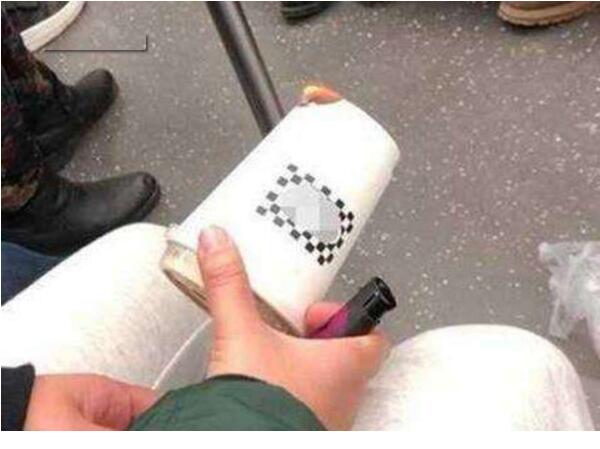 真相细思极恐!女子地铁点燃纸杯怎么回事?当事人的回应令网友瞬间气炸