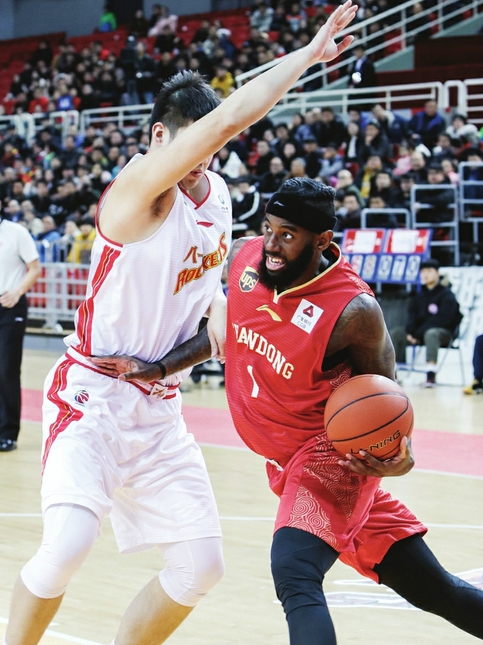 山东男篮险胜八一 吴庆龙许下新年愿望：2019年把球队精神打出来！