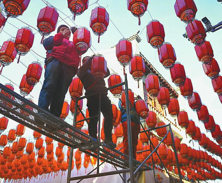 年味在哪?在灯笼里,在剪纸里……