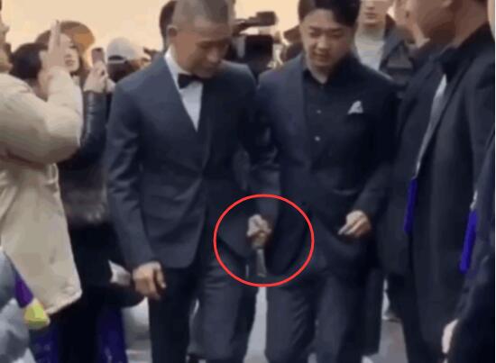 真相哭笑不得!聂远潘粤明手牵手是怎么回事?这是什么神仙组合啊 