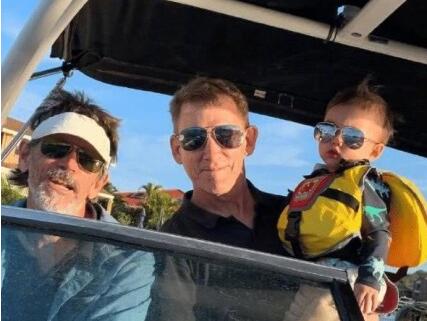 真相曝光震惊了!小小周正面曝光是怎么回事?周董基因强大堪称翻版！