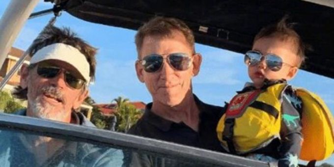 天啊噜太可爱了！小小周正面曝光 Romeo戴墨镜扮酷