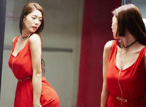 婚礼不会公开？克拉拉结婚嫁美国富商 克拉拉穿一身紧身衣一炮而红