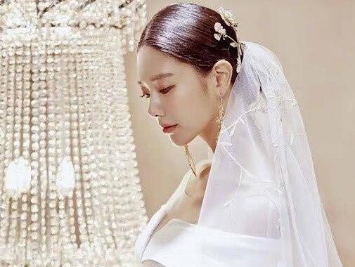 震惊娱乐圈!克拉拉结婚美哭了!穿白色透视包臀婚纱
