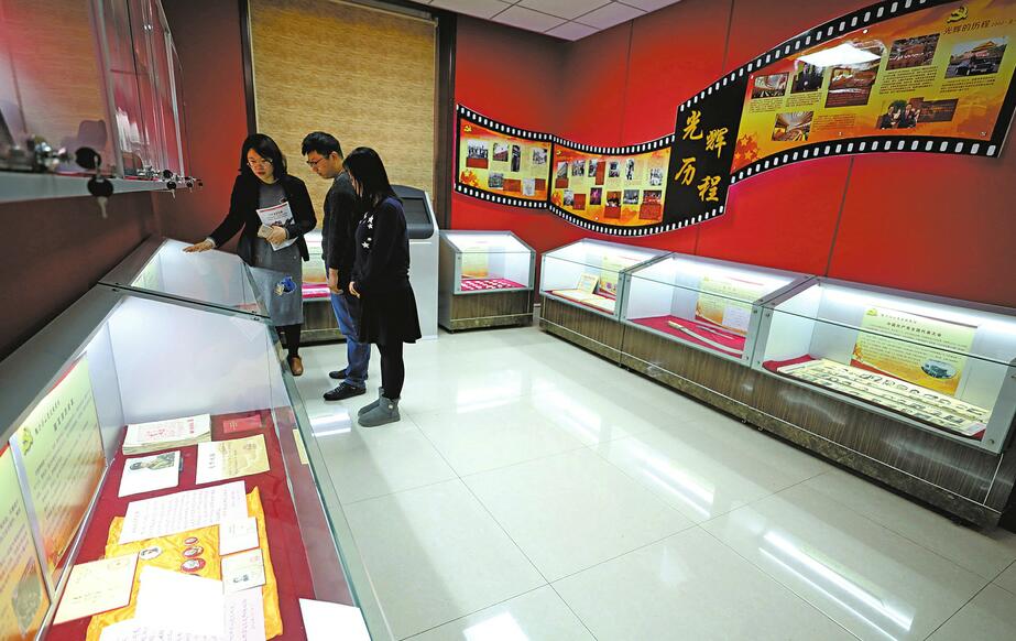 啥魔力？党员争相献出传家宝 历山路社区“红色大院”传承红色基因