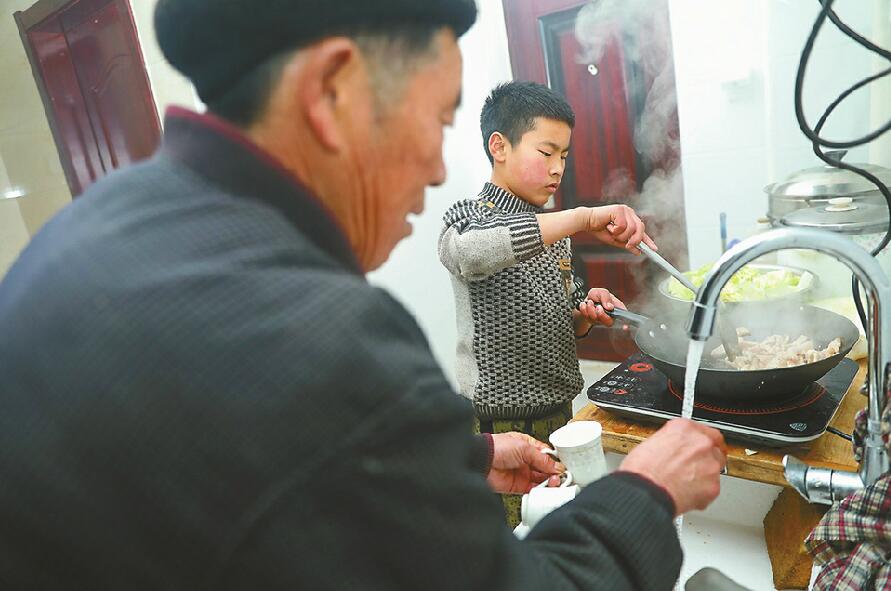 元旦前，南山两个易地扶贫搬迁村贫困户全部搬进新房