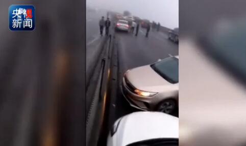 [现场直击]水盘高速交通事故 共造成1人受伤3人死亡